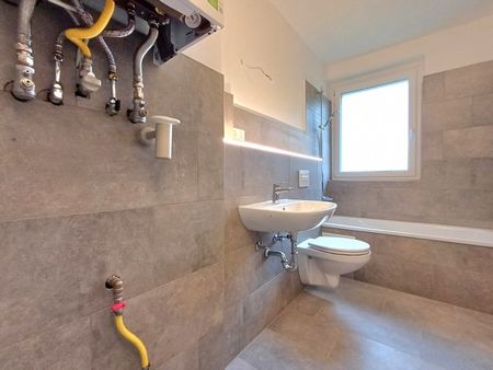 MIt gepflegten und weitlaüfigen Grünanlagen - Photo 4