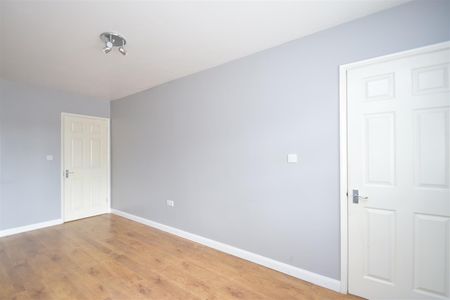 4 bedroom house - semi-detached - Photo 3
