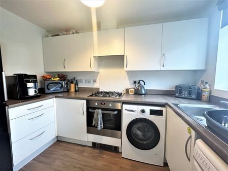 Hook Drive - 2 bed to let - Photo 4