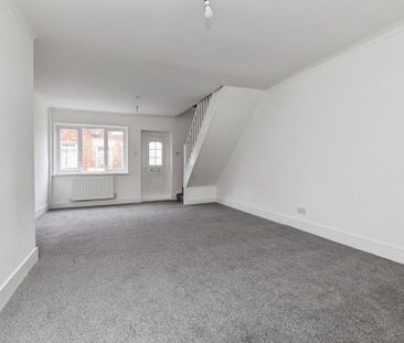 2 bedroom end of terrace house to rent - Photo 3