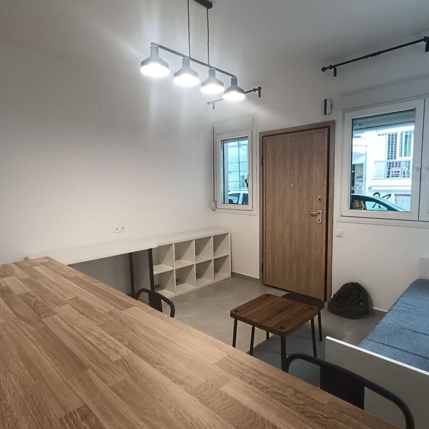 Studio/Γκαρσονιέρα για ενοικίαση - Φάληρο - Ιπποκράτειο, - Φωτογραφία 1