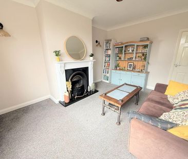 2 bedroom end of terrace house to rent - Photo 2