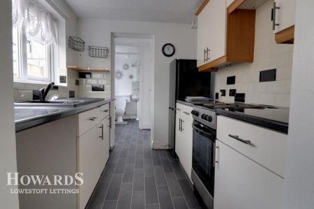 3 bedroom terraced house to rent - Photo 5