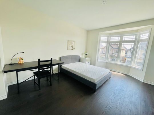 For Lease - 82 Madoc Place Unit# Second-floor suite, Vaughan, Ontario - Photo 1