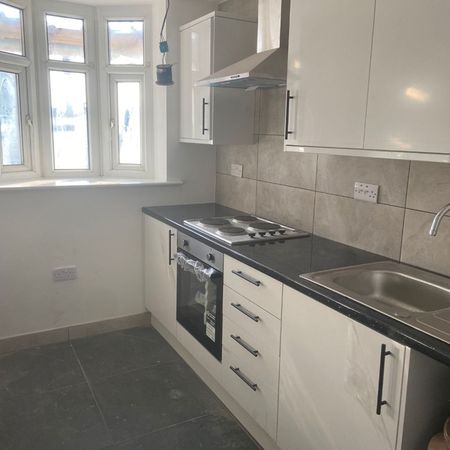 Room in a Shared Flat, Wellington Road South, TW4 - Photo 4