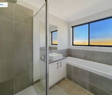 Brand New 4 Bedroom House With Ducted Reverse Cycle AC throughout. - Photo 6