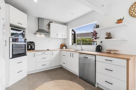 Beautifully Renovated Home in the Heart of Manurewa - Photo 4