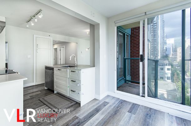 Condo in Downtown Vancouver, BC - Photo 1