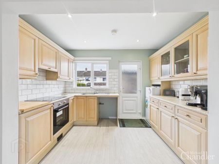 26 Kirkistown Avenue, Belfast, BT8 7FG - Photo 4