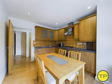 2 bedroom flat to rent - Photo 2