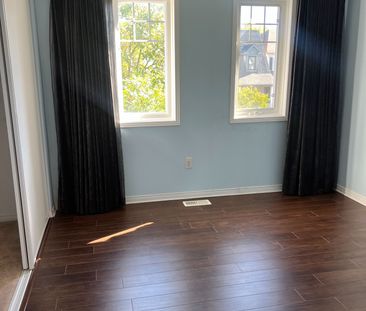 For Lease - 7 Settler's Court, Whitby, Ontario - Photo 4