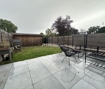 Prima gelijkvloers appartement met tuin en twee staanplaatsen! - Photo 2