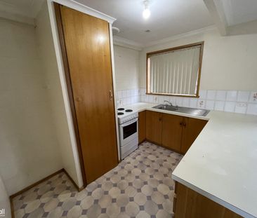 Charming 2-bedroom unit - 33/4 Clifford Court, Howrah TAS 7018 - Photo 5