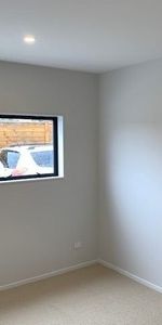 2 Bedroom in Riverhead - Photo 3