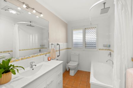 12 Country Grove Drive, Cameron Park NSW 2285 - House For Rent | Domain - Photo 4