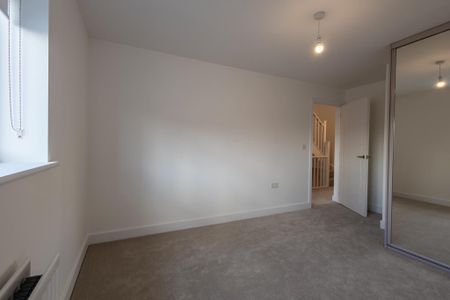 5 bedroom semi-detached house to rent - Photo 3