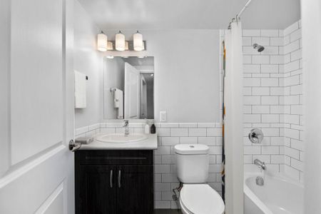 2495 Lake Shore Boulevard, West - Photo 2