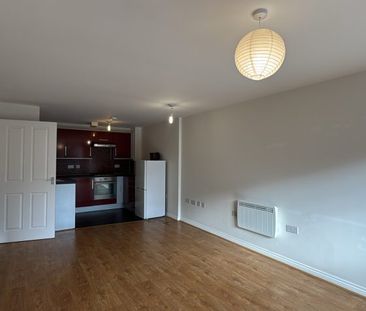 1 Bed Flat - Photo 2