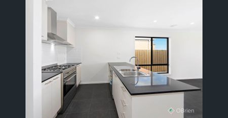 BREAK LEASE OPPORTUNITY! Family Home with Second Living Area! - Photo 3