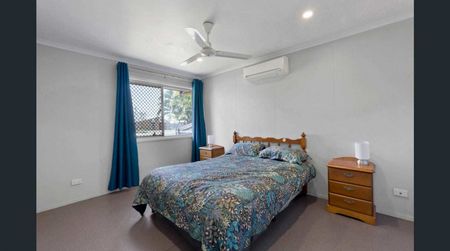 FAMILY HOME WITH POWERED DOUBLE BAY SHED - Photo 3