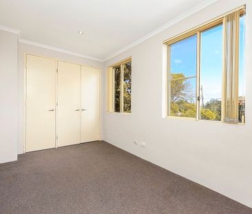 Modern & Spacious Four Bedroom Townhouse - Photo 5