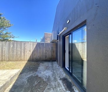 Unit 5, 78 Rosebank Road, Avondale, Auckland - Photo 3