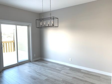 Gorgeous Pet Friendly 3-Bed Townhome in Aspen Lakes Blackfalds!! - Photo 3