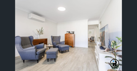 ✨ Modern Bayside Living – Walk to the Water! 🌊 - Photo 4