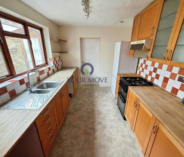 3 bedroom semi-detached house to rent - Photo 4