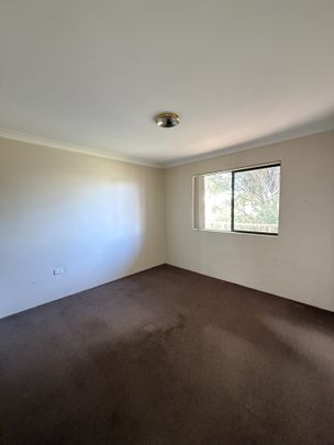 Perfectly located close to Lake Foreshore, Beach and Shopping Centre! - Photo 1