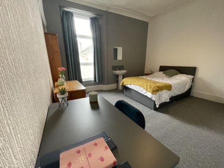 10 bedroom house share to rent - Photo 3