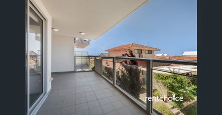 Spacious Coastal Apartment — Walk to the Beach! - Photo 4