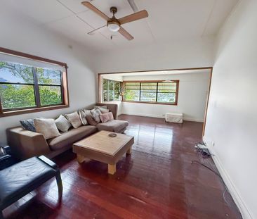 UNIQUE GARDEN OASIS - 3 BEDROOM HOME WITH STUDIO & LAKE VIEWS - Photo 1