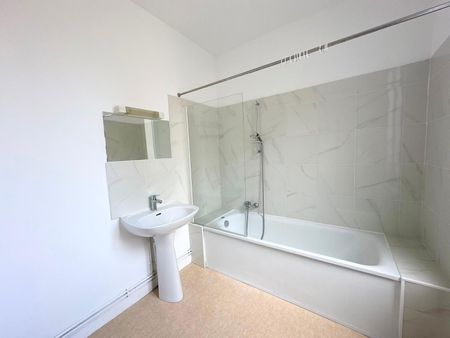 Location Appartement 3 pièces 54m² CHERBOURG-EN-COTENTIN 50100 - Photo 3