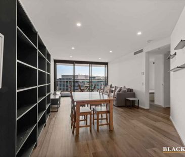 Furnished 2 Bedroom Apartment with city views - Photo 5