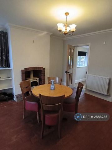 2 bedroom semi-detached house to rent - Photo 5