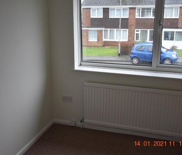 3 bedroom semi-detached house to rent - Photo 5