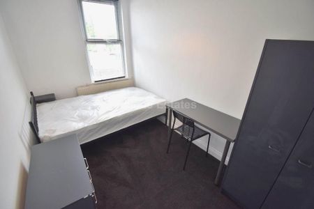 3 bedroom flat to rent - Photo 2