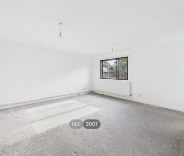 3 bedroom flat to rent - Photo 4