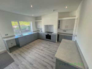 2 BEDROOM House - End Terrace - Photo 1