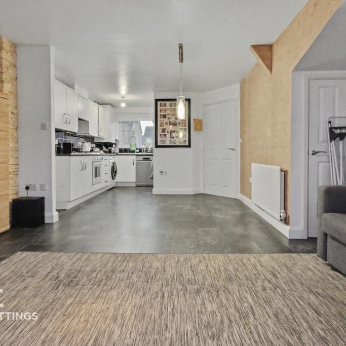 2 bedroom semi-detached house to rent - Photo 1