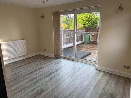 3 bedroom semi-detached house to rent - Photo 4