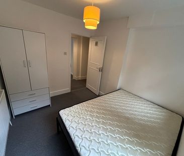 Room in a Shared Flat, Endlesham Road, SW12 - Photo 3