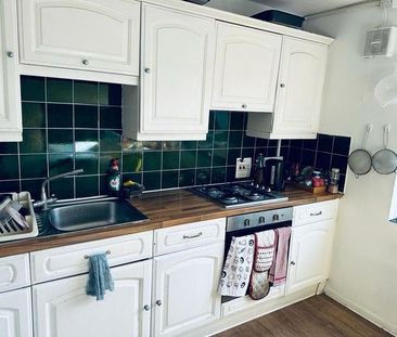 1 bedroom in a flat share to rent - Photo 1
