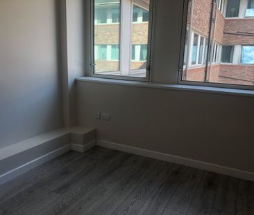 Castleview House, WA7 2DR - Photo 2