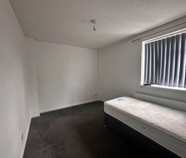 Price £825 pcm - Available Now - Unfurnished - Photo 5