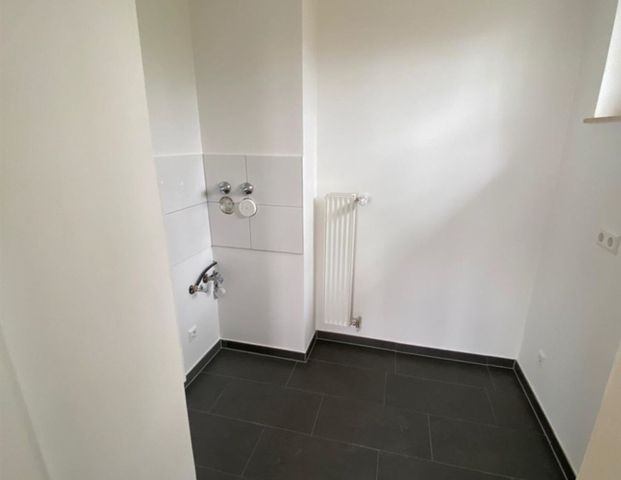 Hel­le 2‑Zim­mer-Woh­nung mit Balkon - Foto 1