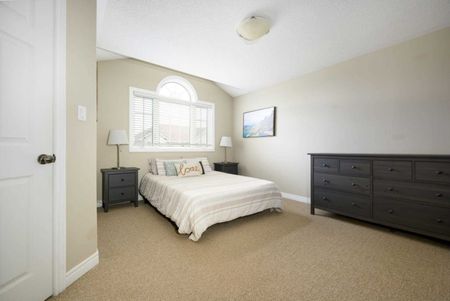 For Lease - 20 McConkey Crescent, Brantford, Ontario - Photo 3