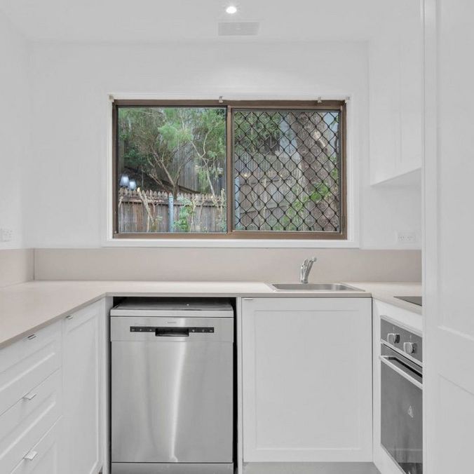Renovated Townhouse In Prime Paddington Location - Photo 1