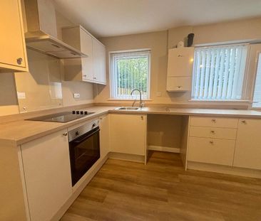 2 bedroom mews to rent - Photo 4